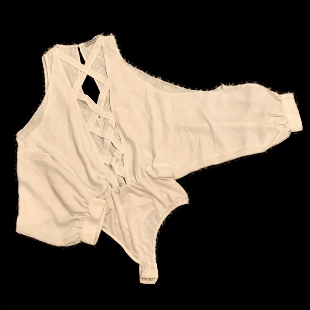 Fashion Nova SEXY Body Suit
Ivory Small
